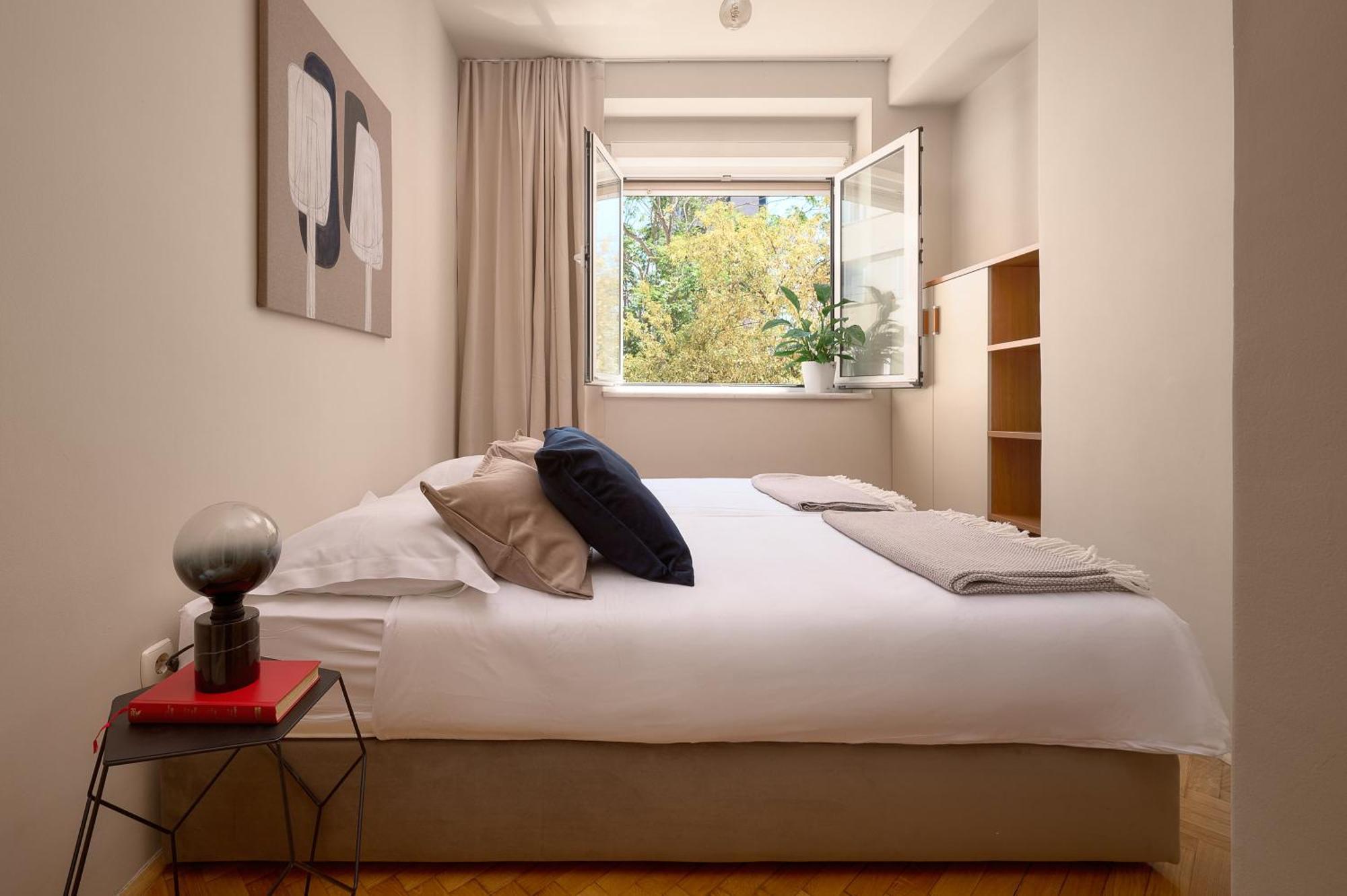 Royal Suites Split Room photo