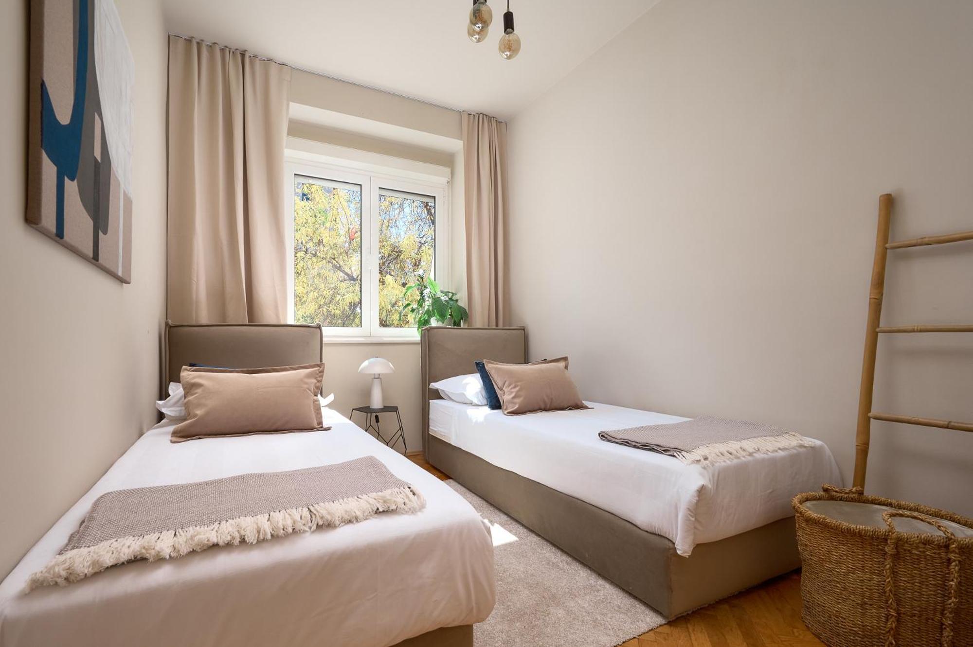 Royal Suites Split Room photo